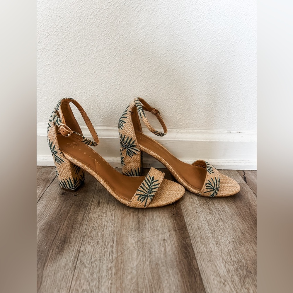 • NWOT • Kelly & Kate Palm Tree Sandals